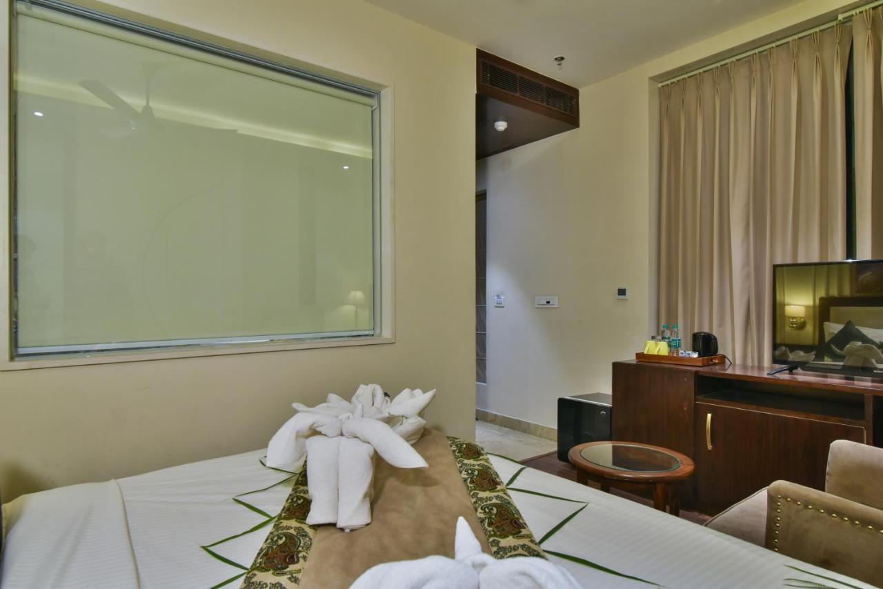 Hotel Br Grand With Nimo Club Amritsar -5 Mint From Golden Temple Exteriér fotografie
