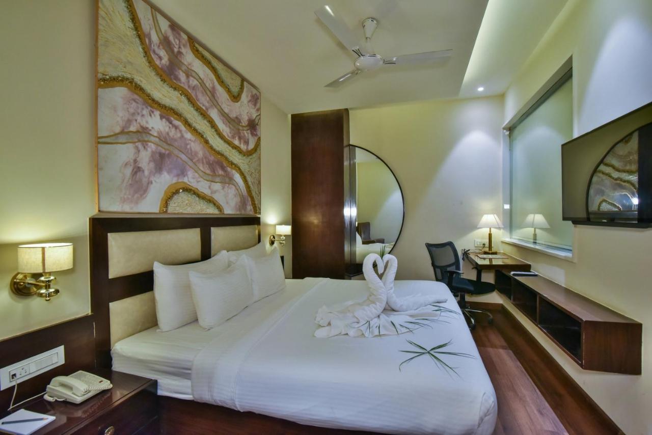 Hotel Br Grand With Nimo Club Amritsar -5 Mint From Golden Temple Exteriér fotografie